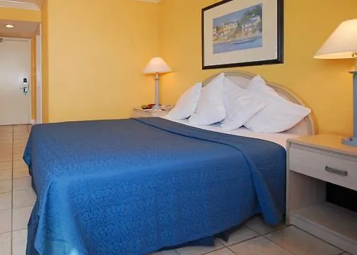 Holiday Inn Express & Suites Nassau